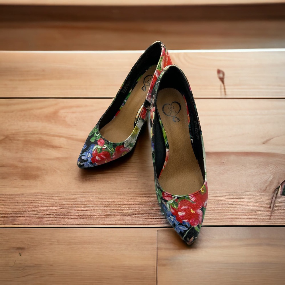 143 Girl Owanda Floral Pumps Size 5 Prom Formals